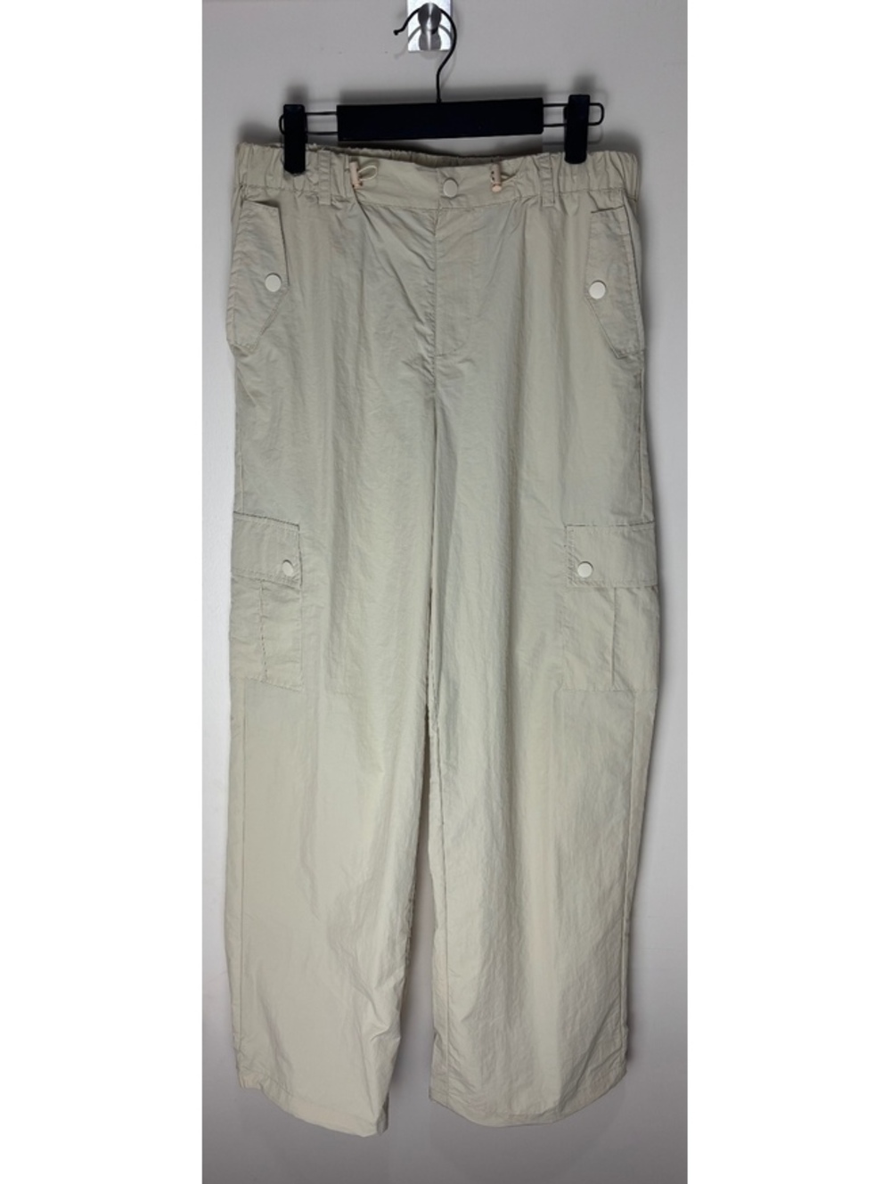 Tractr Women’s Large Nylon Parachute Cargo Pants Beige Wide Leg NWT